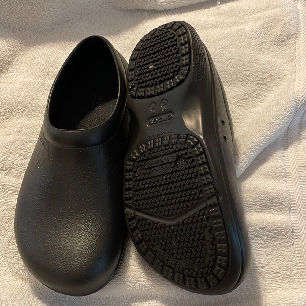 Croc black non slip work shoes, size women 8 or mens 6, worn 3 times, EUC